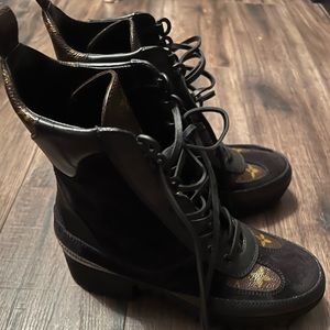 Louis Vuitton LAUREATE BOOT platform desert Black leather & Suede w/ LV monogram
